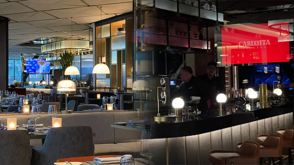 Contemporary mirror TV in two different settings with pendant lamps in a luxurious restaurant.